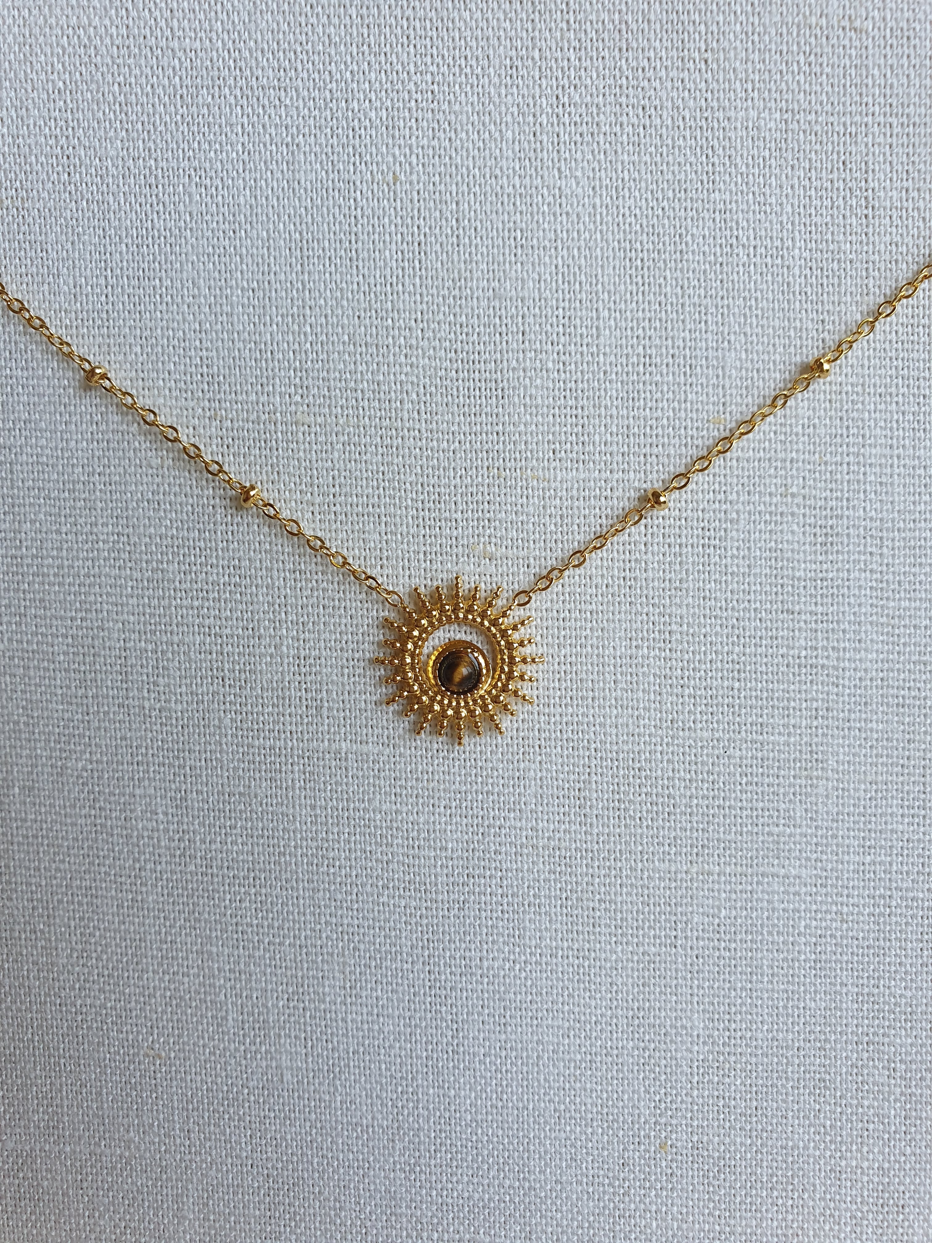 Collier soleil, chaine a boule ajustable en acier inoxydable or et pierre naturelle. Micomidy Bijoux