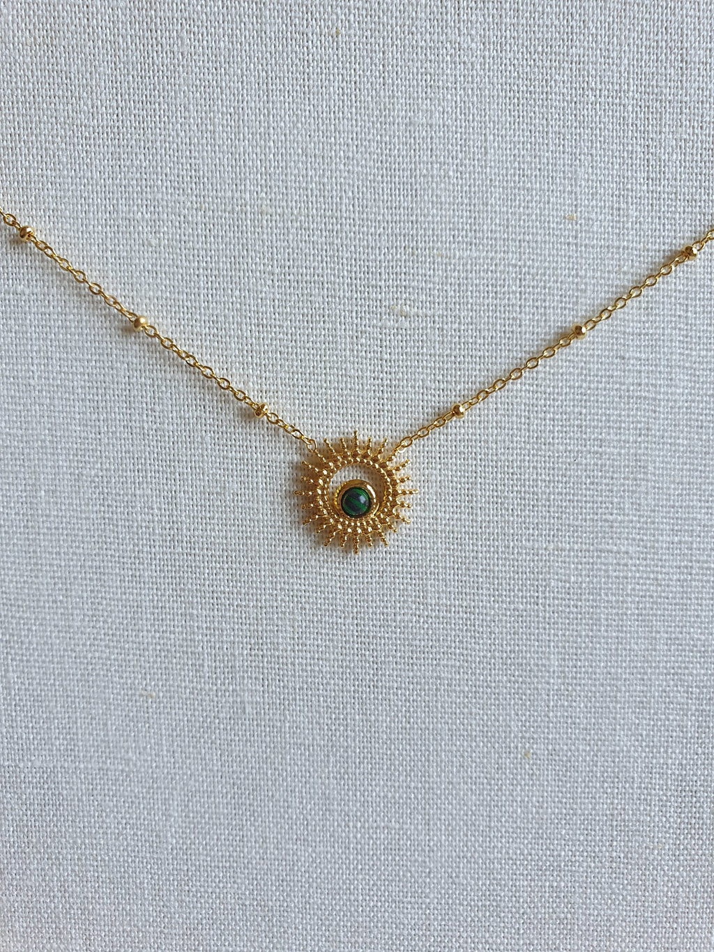Collier soleil, chaine a boule ajustable en acier inoxydable or et pierre naturelle. Micomidy Bijoux