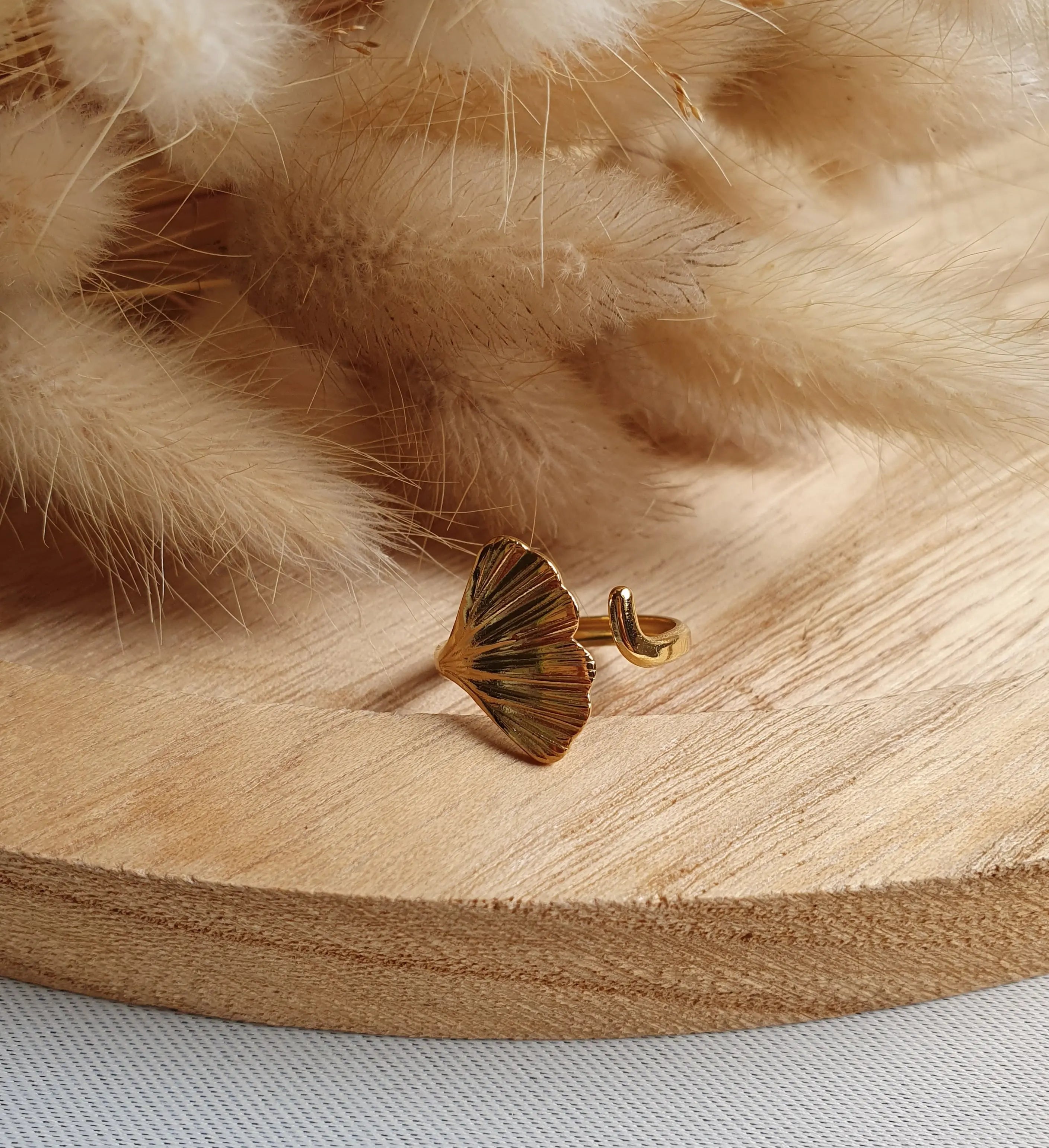 Bague ajustable avec une feuille de ginkgo en acier inoxydable or Micomidy Bijoux