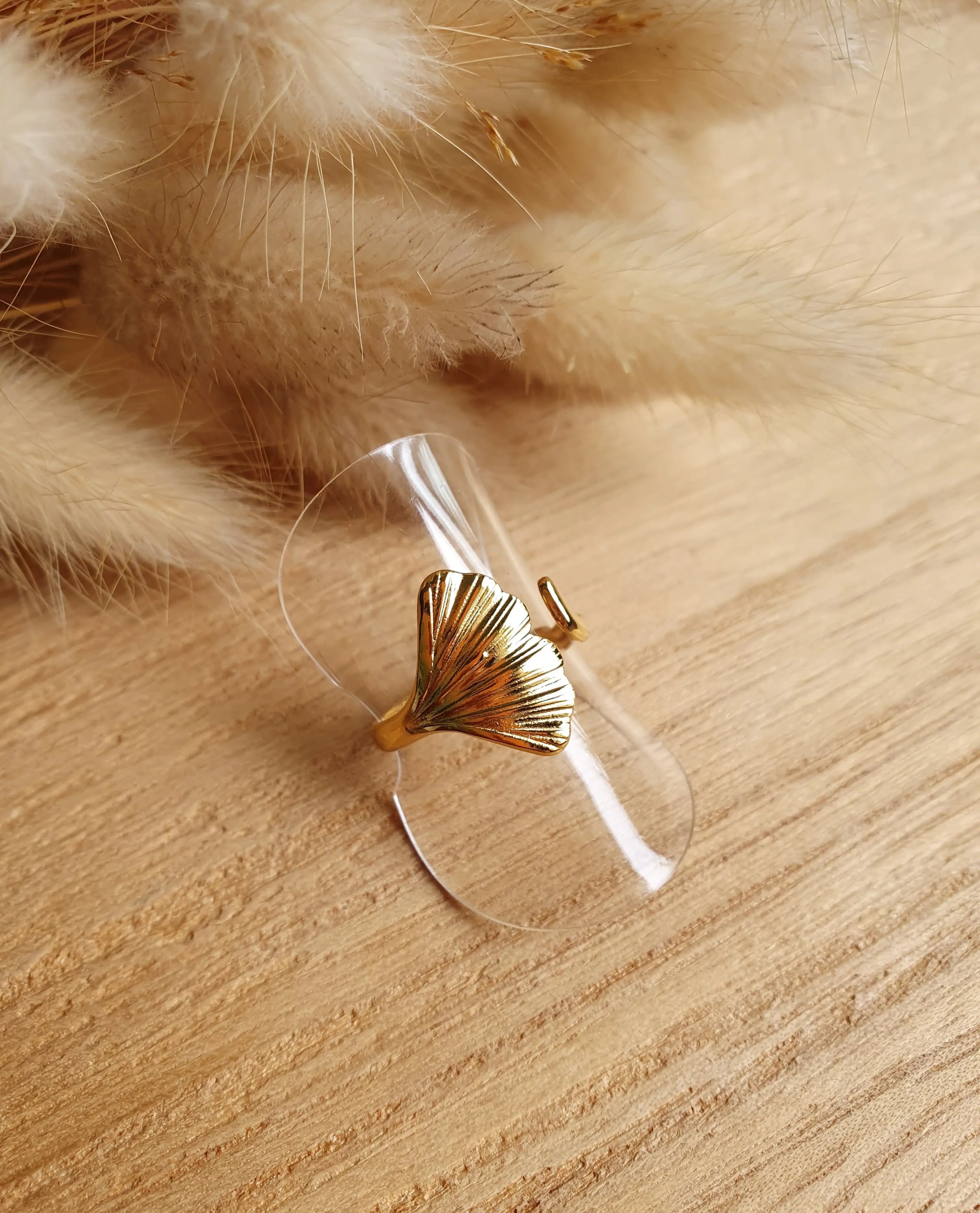 Bague ajustable avec une feuille de ginkgo en acier inoxydable or Micomidy Bijoux