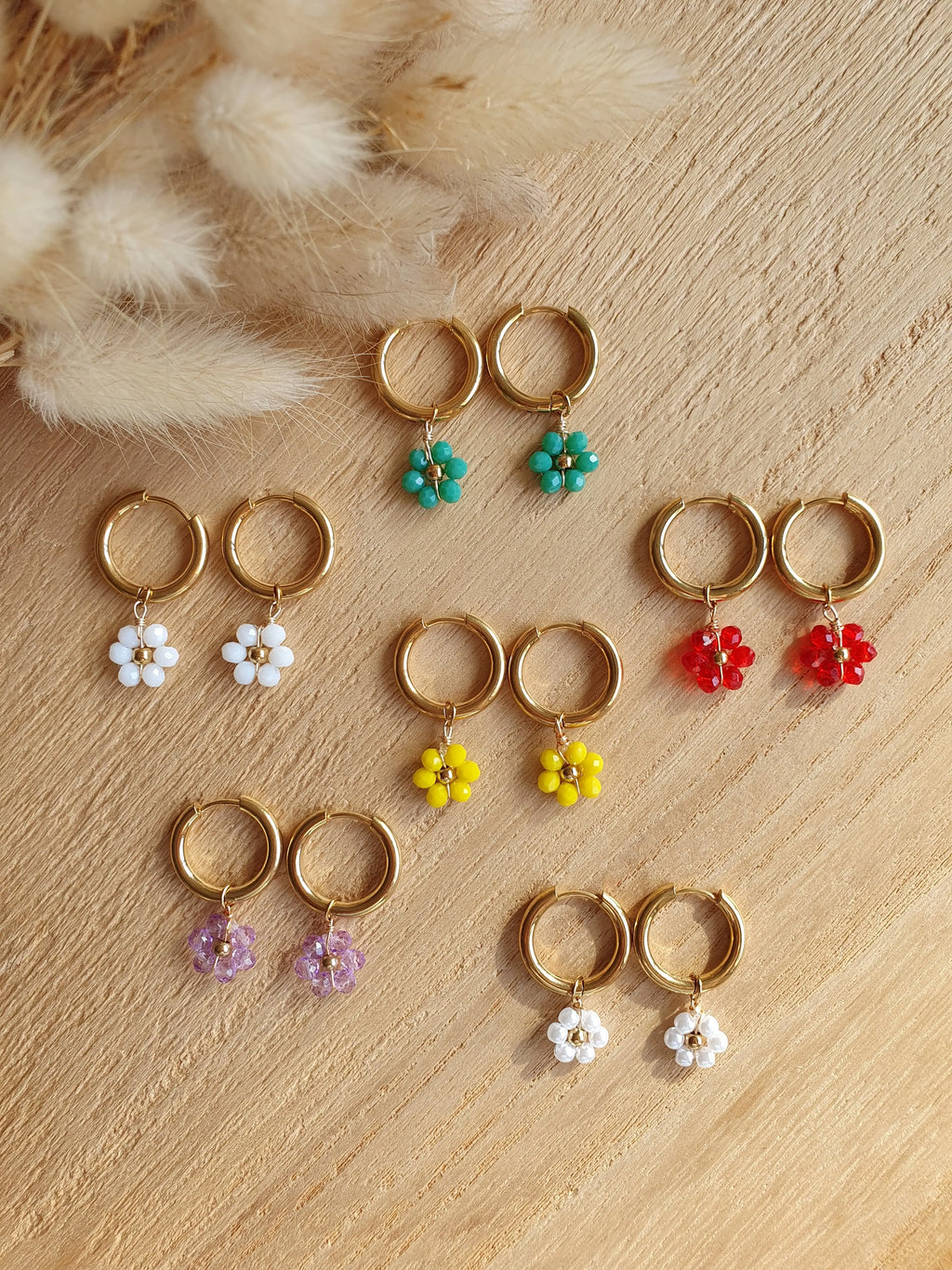 boucles d'oreilles créoles en acier inoxydable doré à l'or fin avec des marguerites en perles Micomidy Bijoux