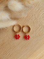 boucles d'oreilles créoles en acier inoxydable doré à l'or fin avec des marguerites en perles Micomidy Bijoux