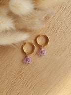 boucles d'oreilles créoles en acier inoxydable doré à l'or fin avec des marguerites en perles Micomidy Bijoux