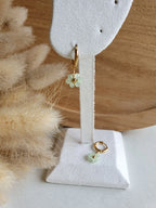 Boucles d'oreilles créoles en acier inoxydable doré à l'or fin avec des fleurs en perles Micomidy Bijoux