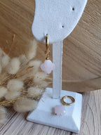 Boucles d'oreilles créoles en acier inoxydable or et trèfles en pierre naturelle quartz rose Micomidy Bijoux
