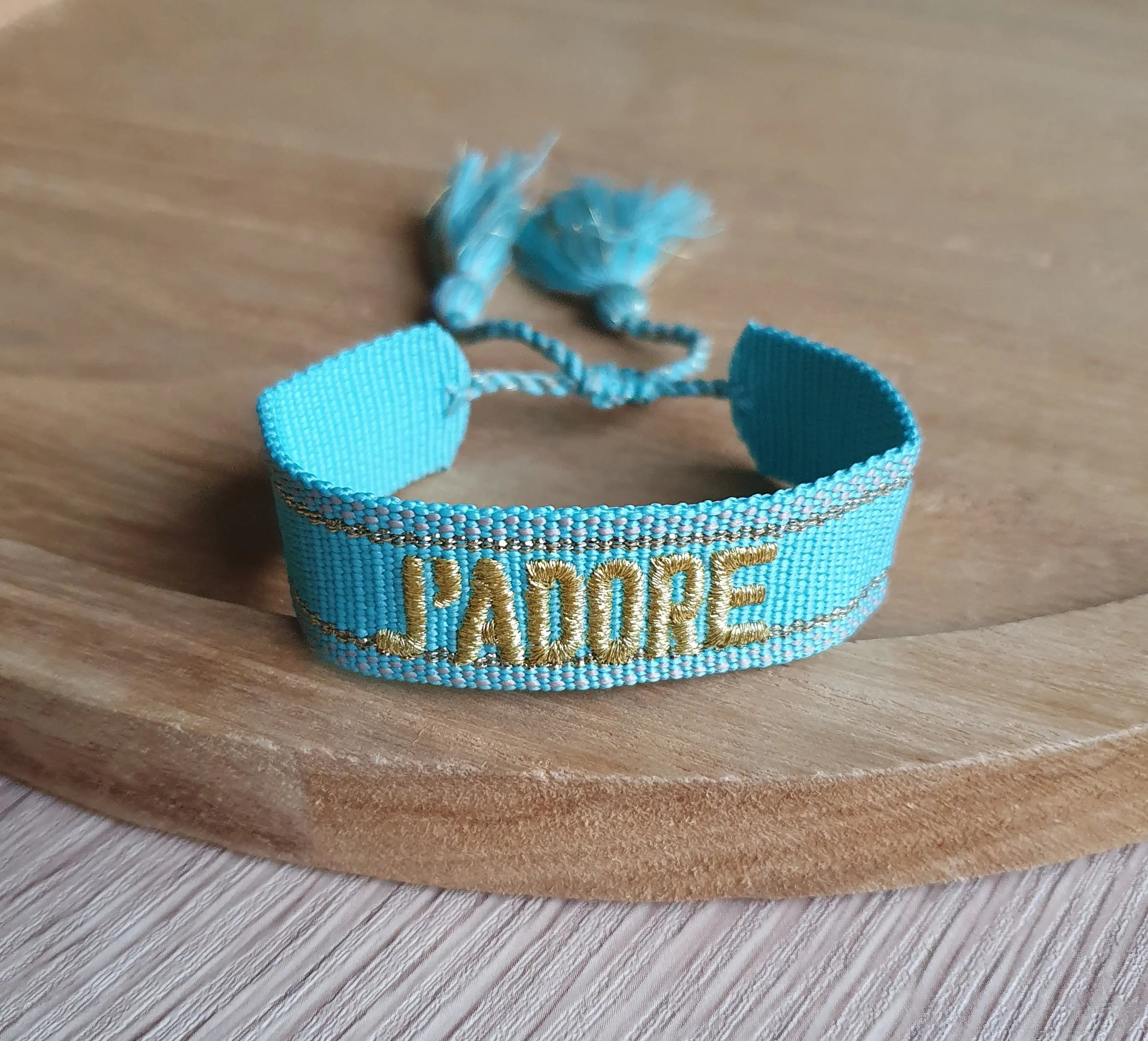 Bracelet tissé j'adore avec cordon ajustable et pompons Micomidy Bijoux