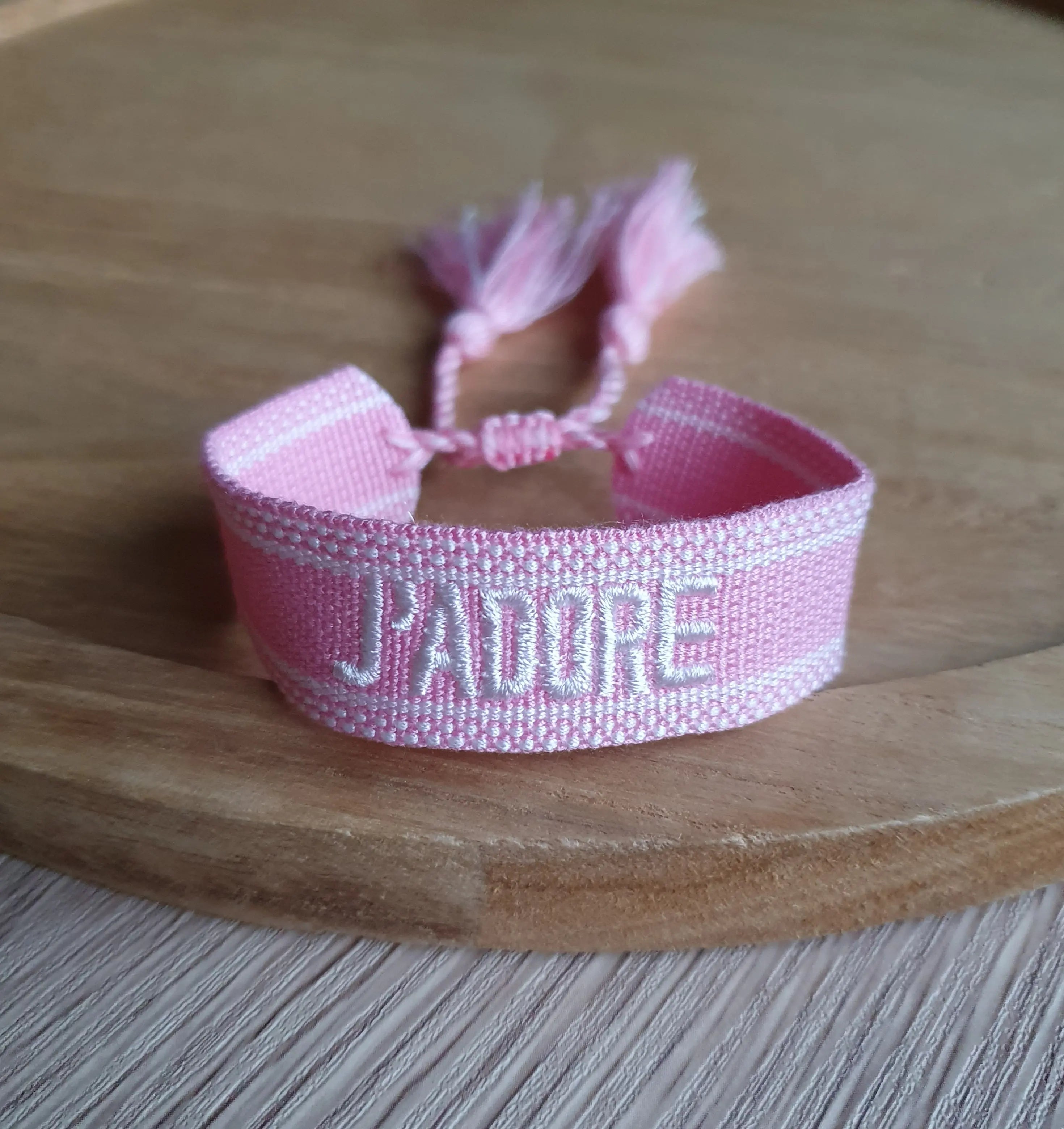 Bracelet tissé j'adore avec cordon ajustable et pompons Micomidy Bijoux