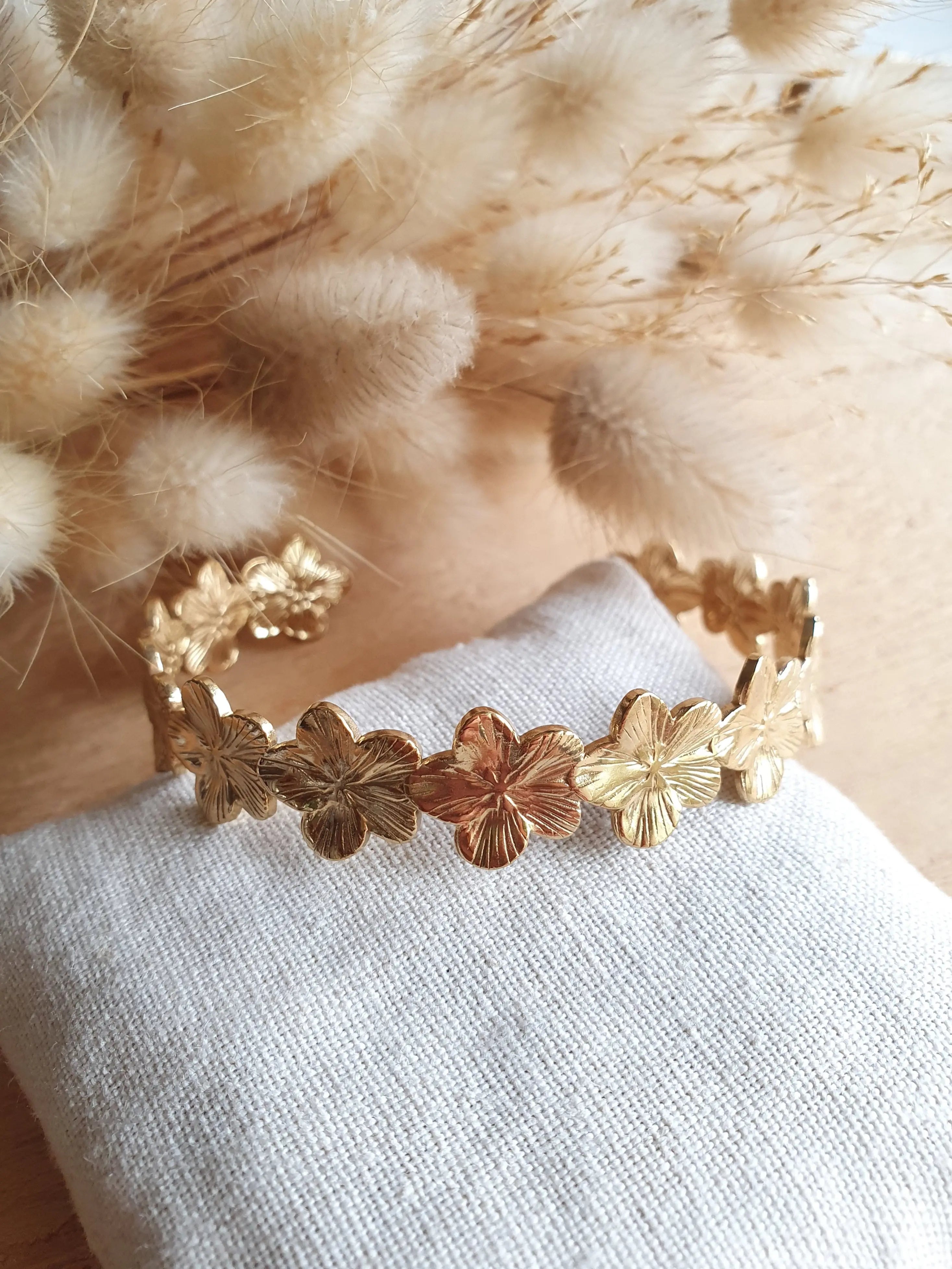 Bracelet jonc ajustable en acier inoxydable or ou argent avec des fleurs de cerisier Micomidy Bijoux