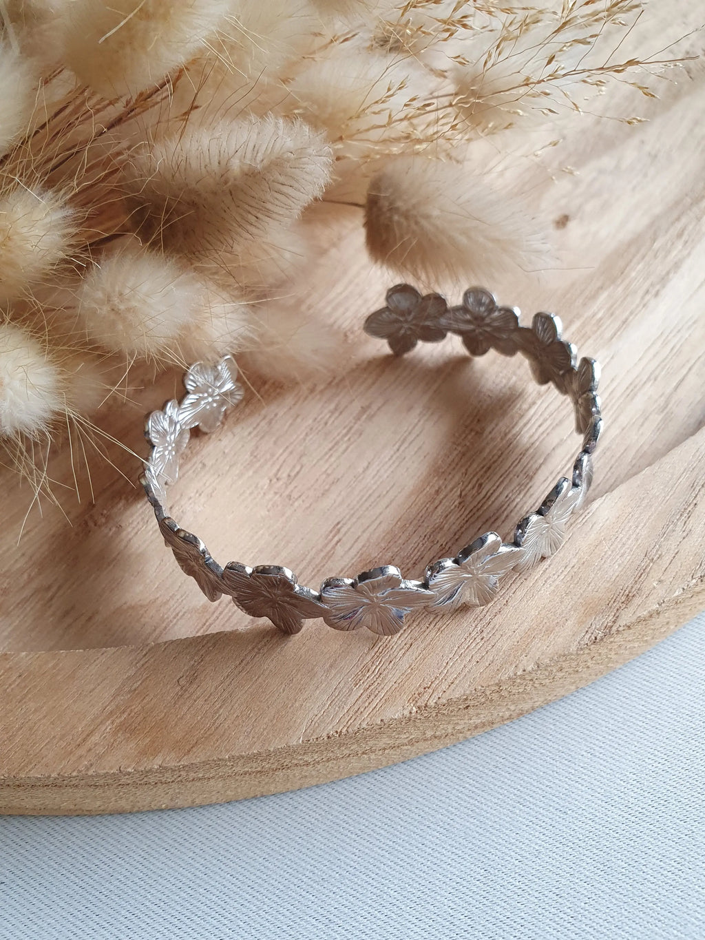 Bracelet jonc ajustable en acier inoxydable or ou argent avec des fleurs de cerisier Micomidy Bijoux