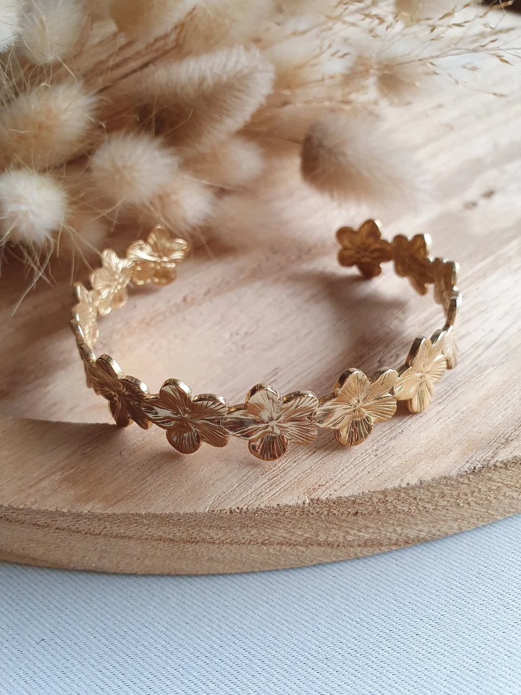 Bracelet jonc ajustable en acier inoxydable or ou argent avec des fleurs de cerisier Micomidy Bijoux