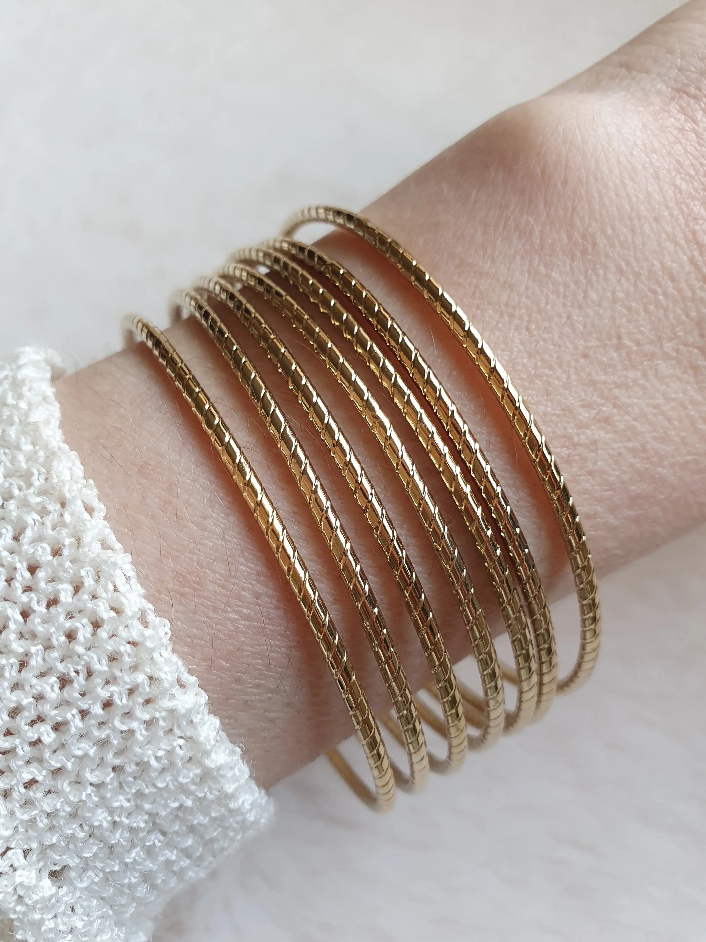Bracelet jonc fin texturé en acier inoxydable or Micomidy Bijoux