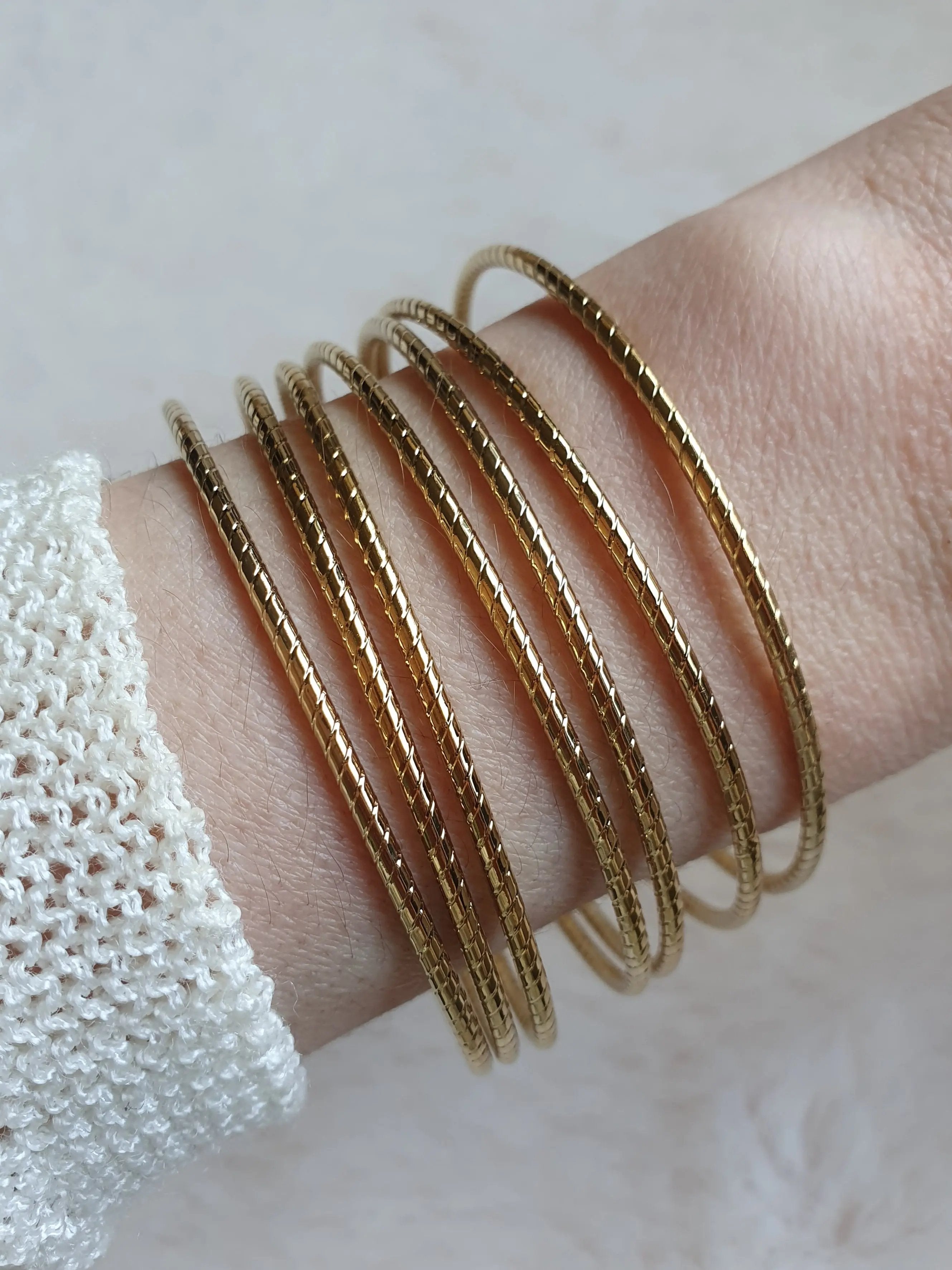 Bracelet jonc fin texturé en acier inoxydable or Micomidy Bijoux