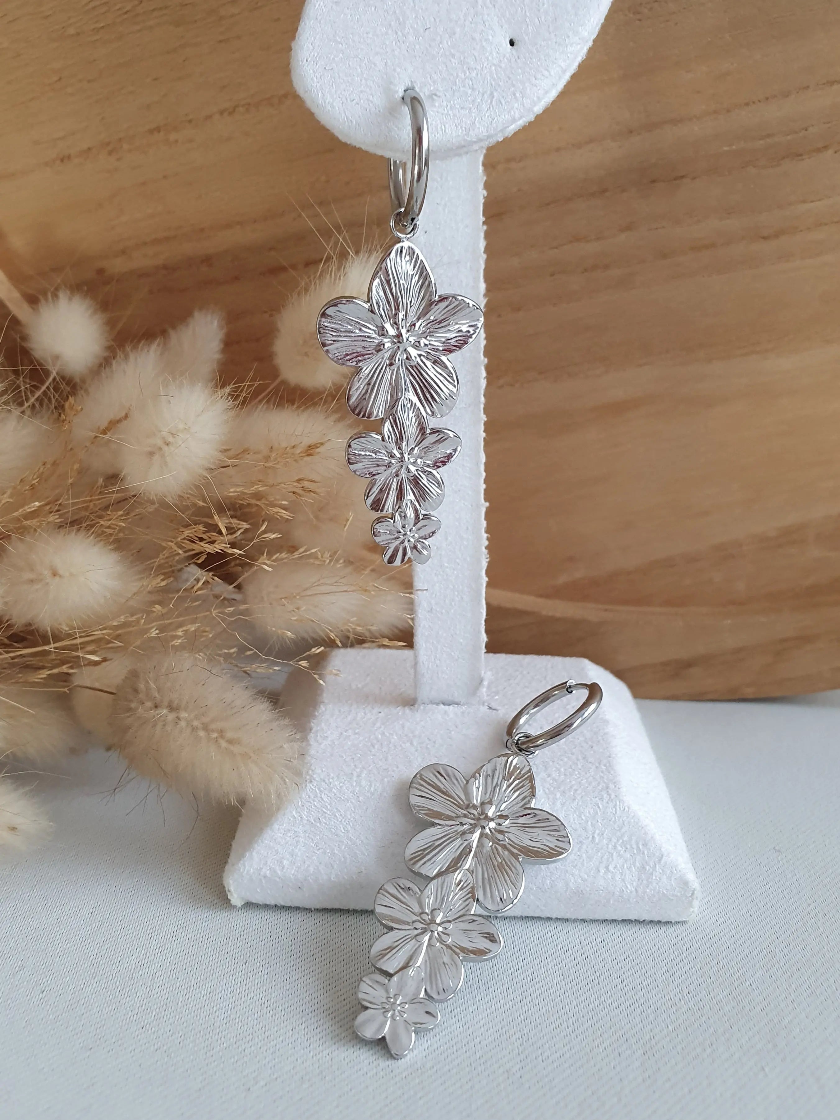 Boucles d'oreilles créoles trio de fleurs de cerisier en acier inoxydable argent Micomidy Bijoux