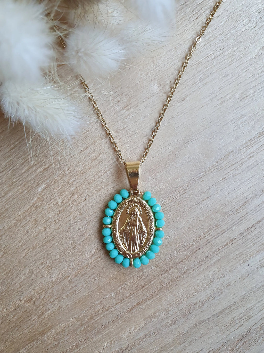 Collier Madone en acier inoxydable doré et perles colorées Micomidy Bijoux