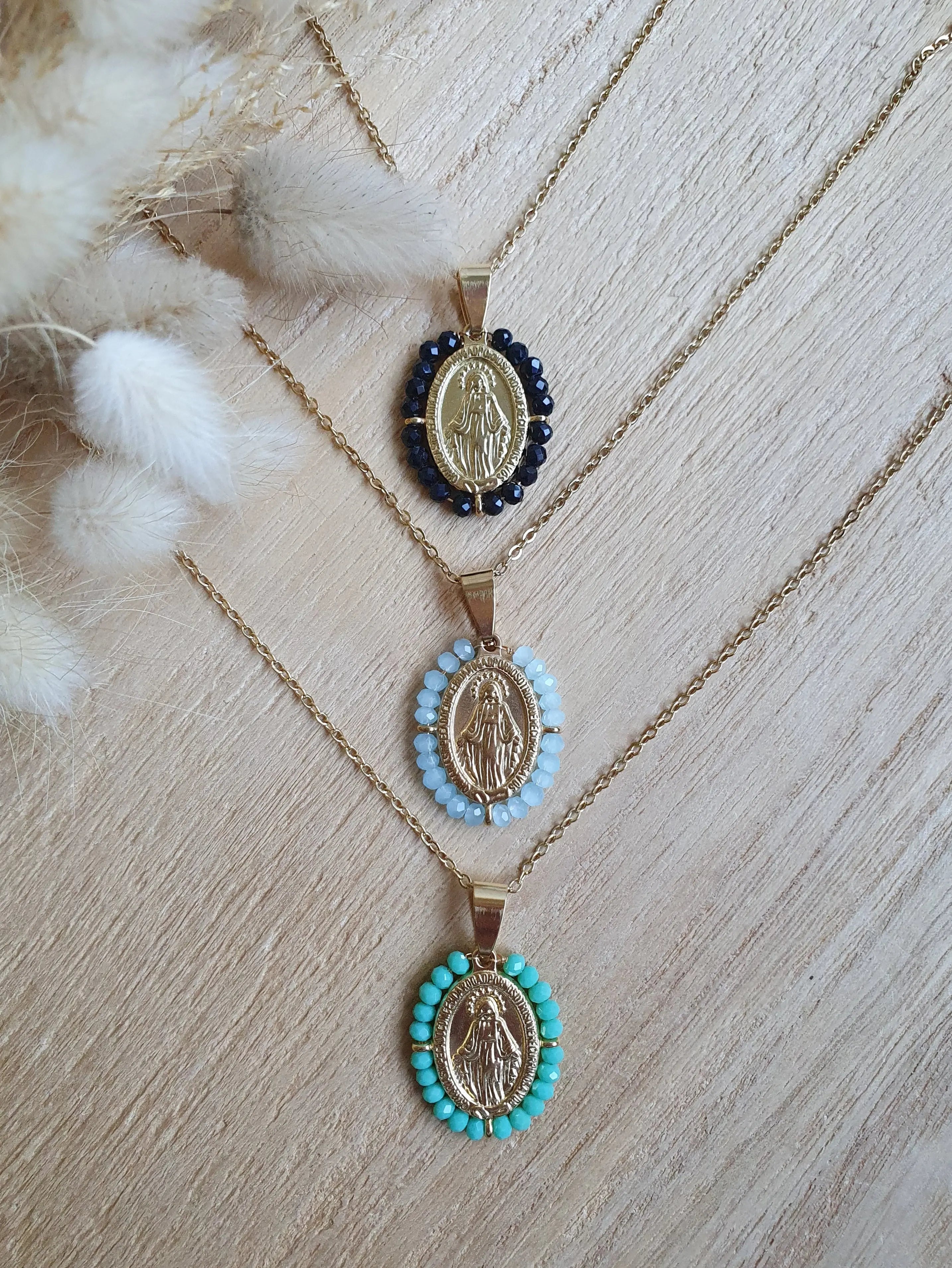Collier Madone en acier inoxydable doré et perles colorées Micomidy Bijoux