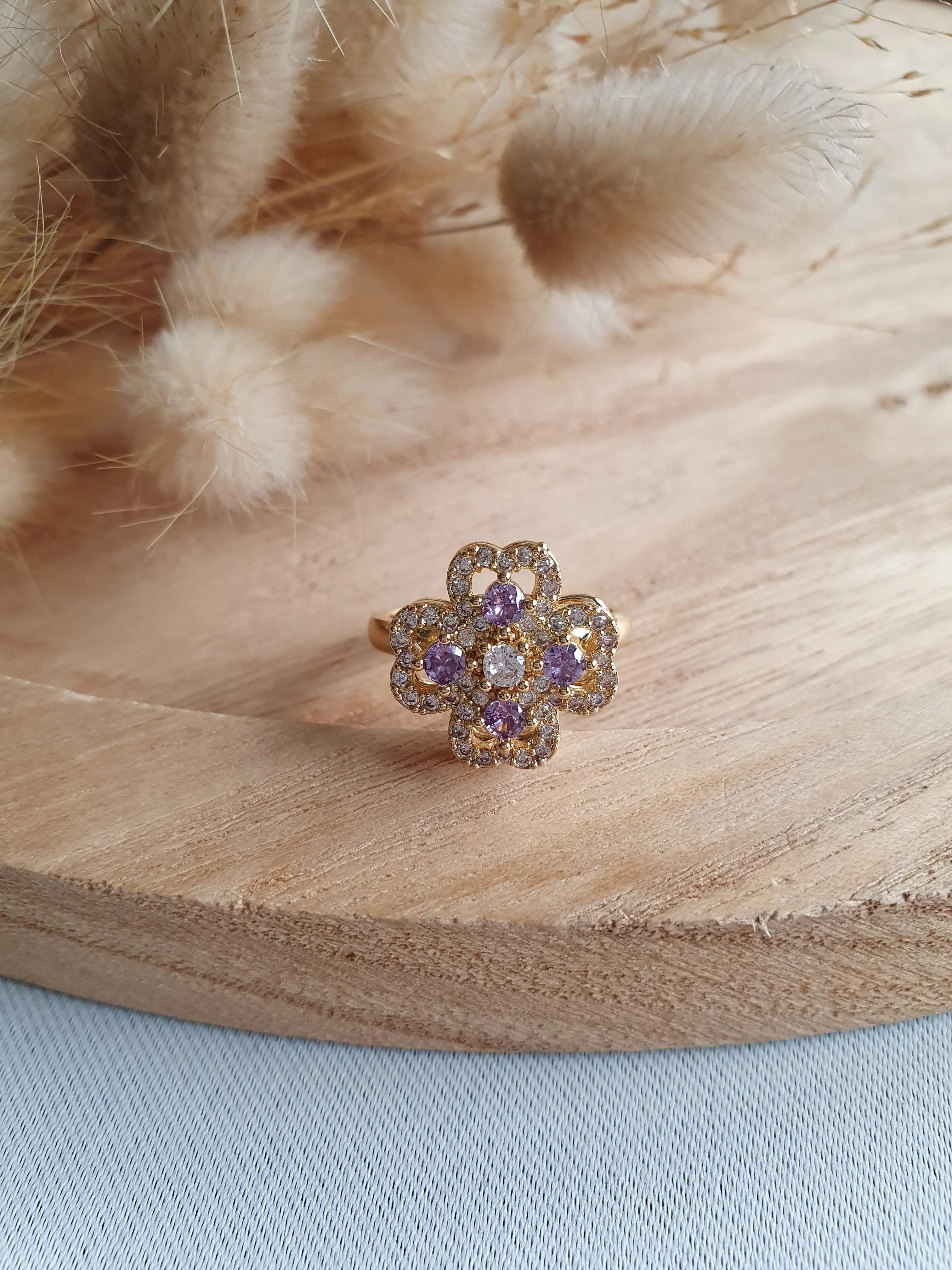 Bague anti-stress trèfle ajustable en acier inoxydable or et strass blancs et violets - Micomidy bijoux
