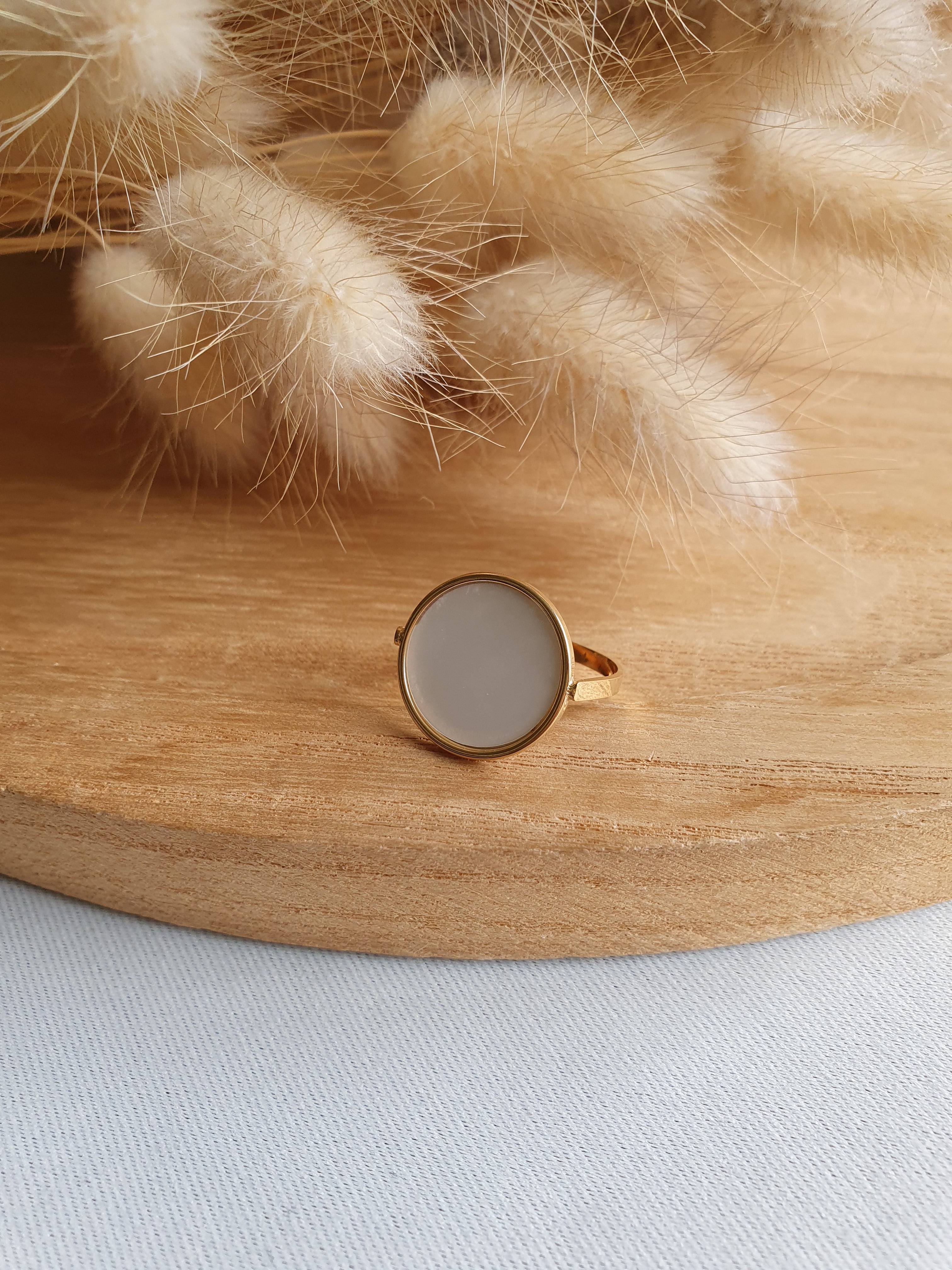 Bague Ginette - Bague ajustable en acier inoxydable or ou argent et cabochon en nacre Micomidy Bijoux