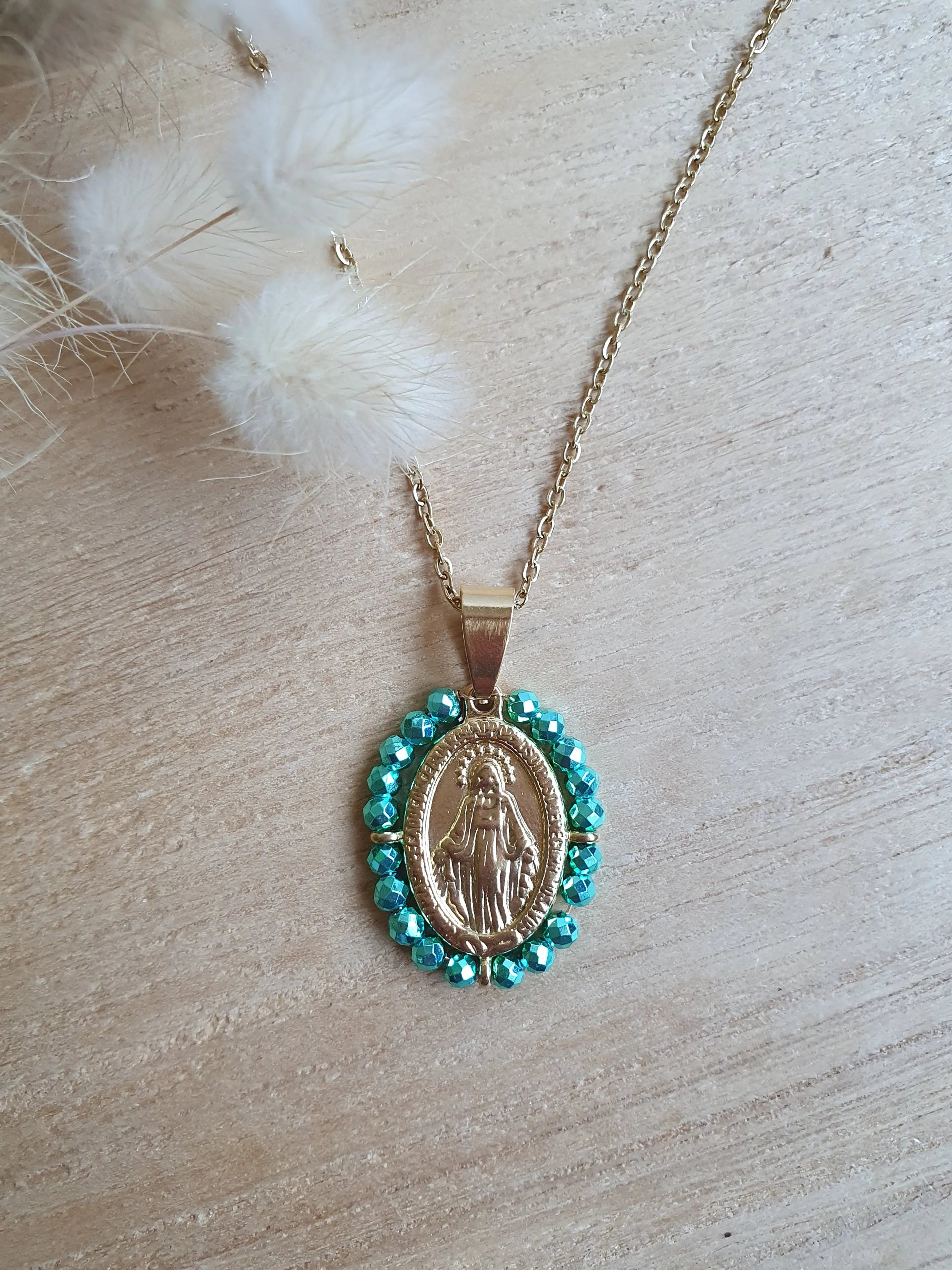 Collier Madone en acier inoxydable doré et perles irisées Micomidy Bijoux
