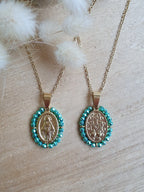 Collier Madone en acier inoxydable doré et perles irisées Micomidy Bijoux