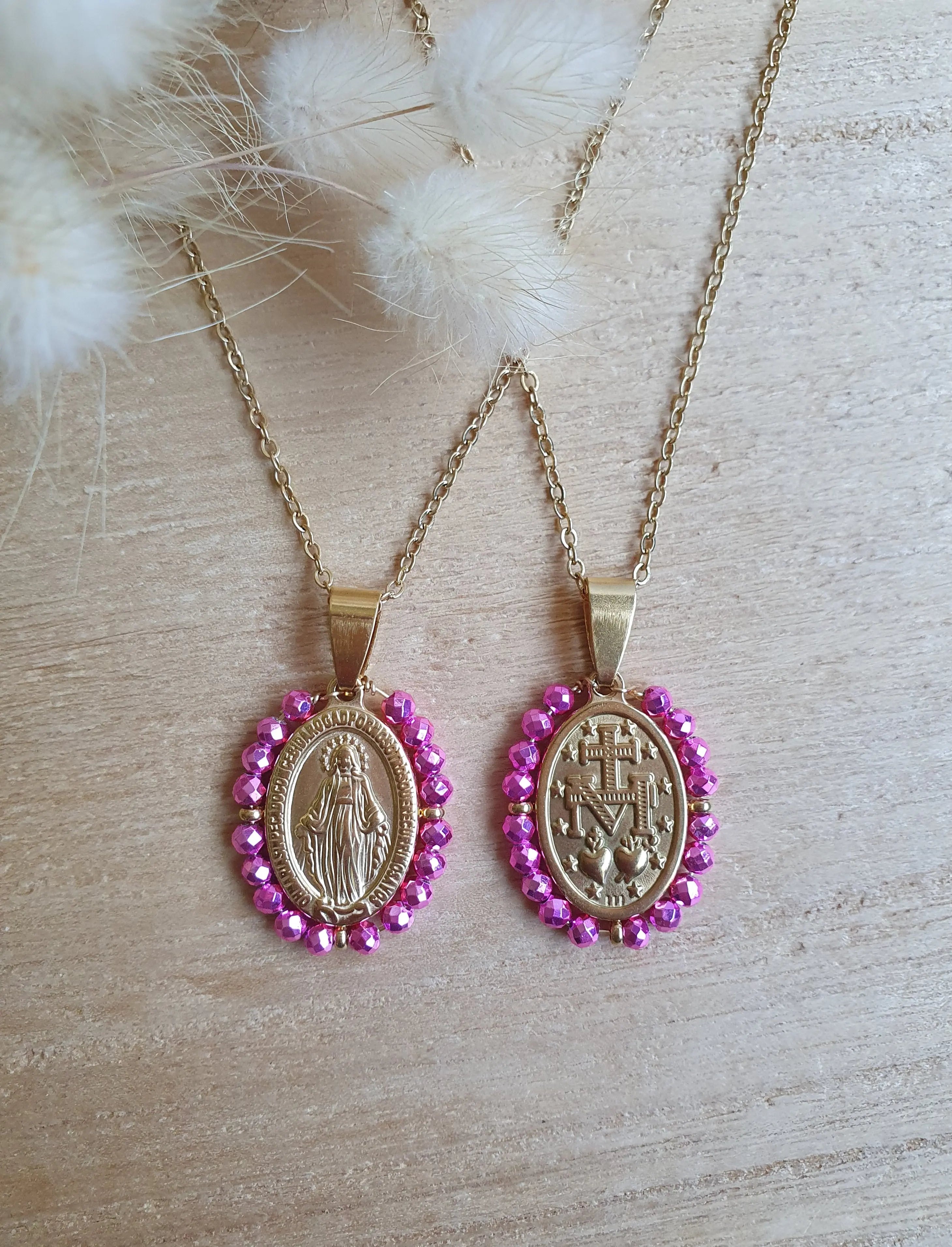Collier Madone en acier inoxydable doré et perles irisées Micomidy Bijoux