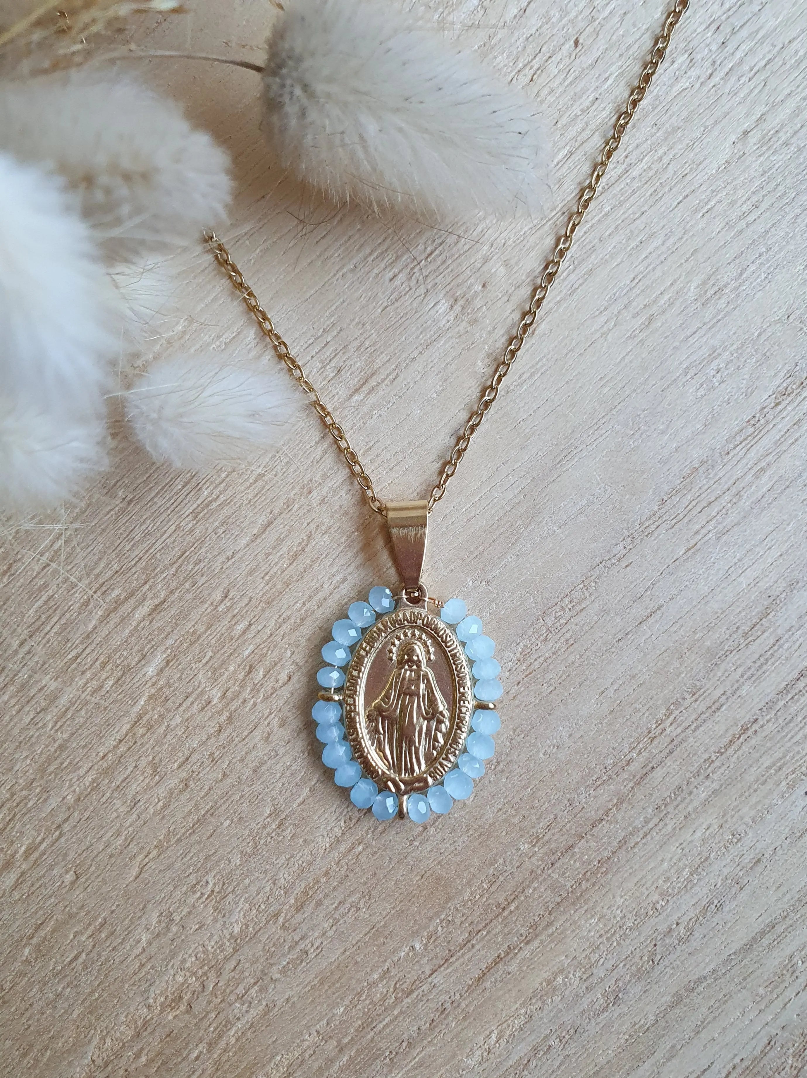 Collier Madone en acier inoxydable doré et perles colorées Micomidy Bijoux