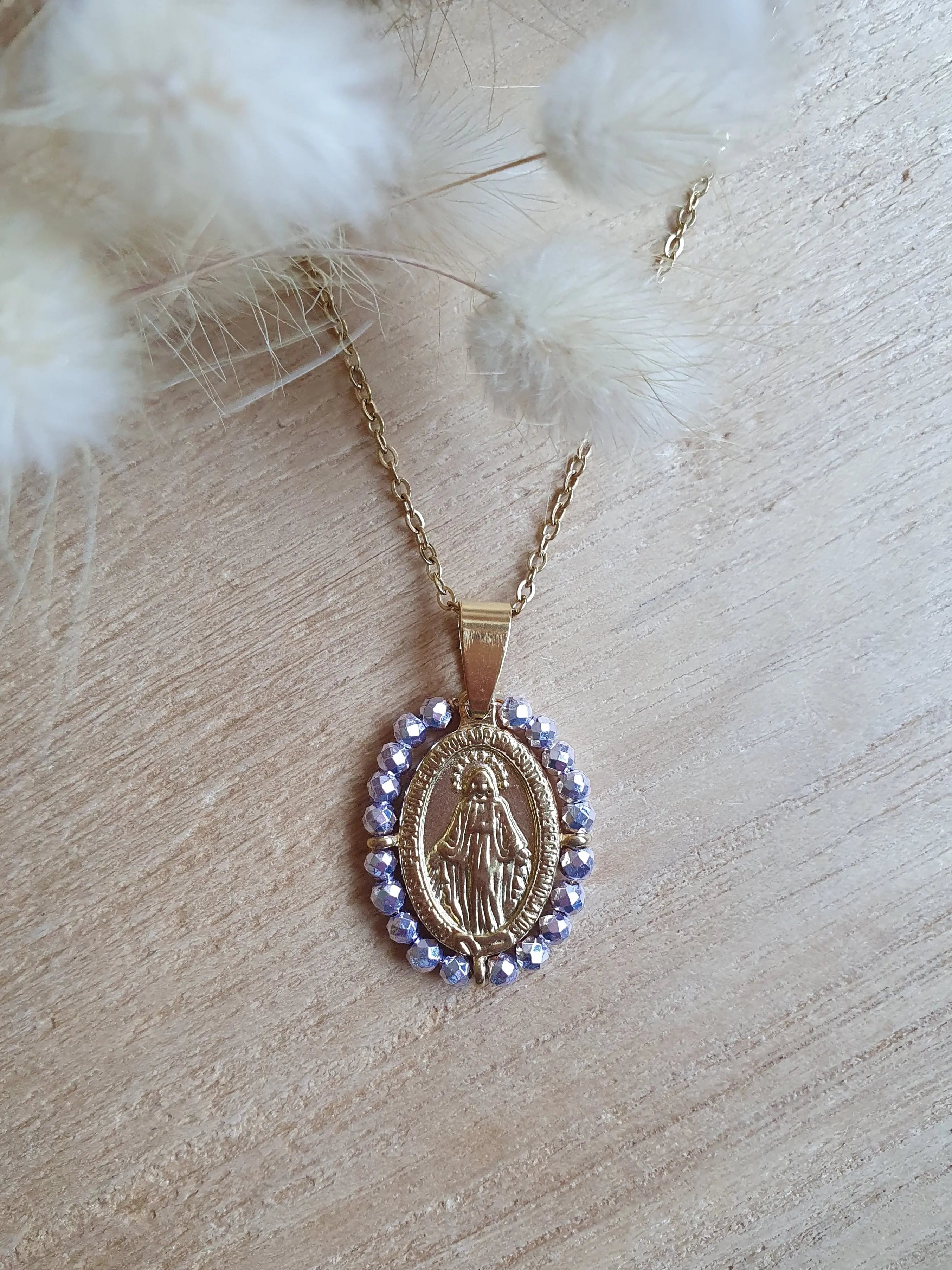 Collier Madone en acier inoxydable doré et perles irisées Micomidy Bijoux