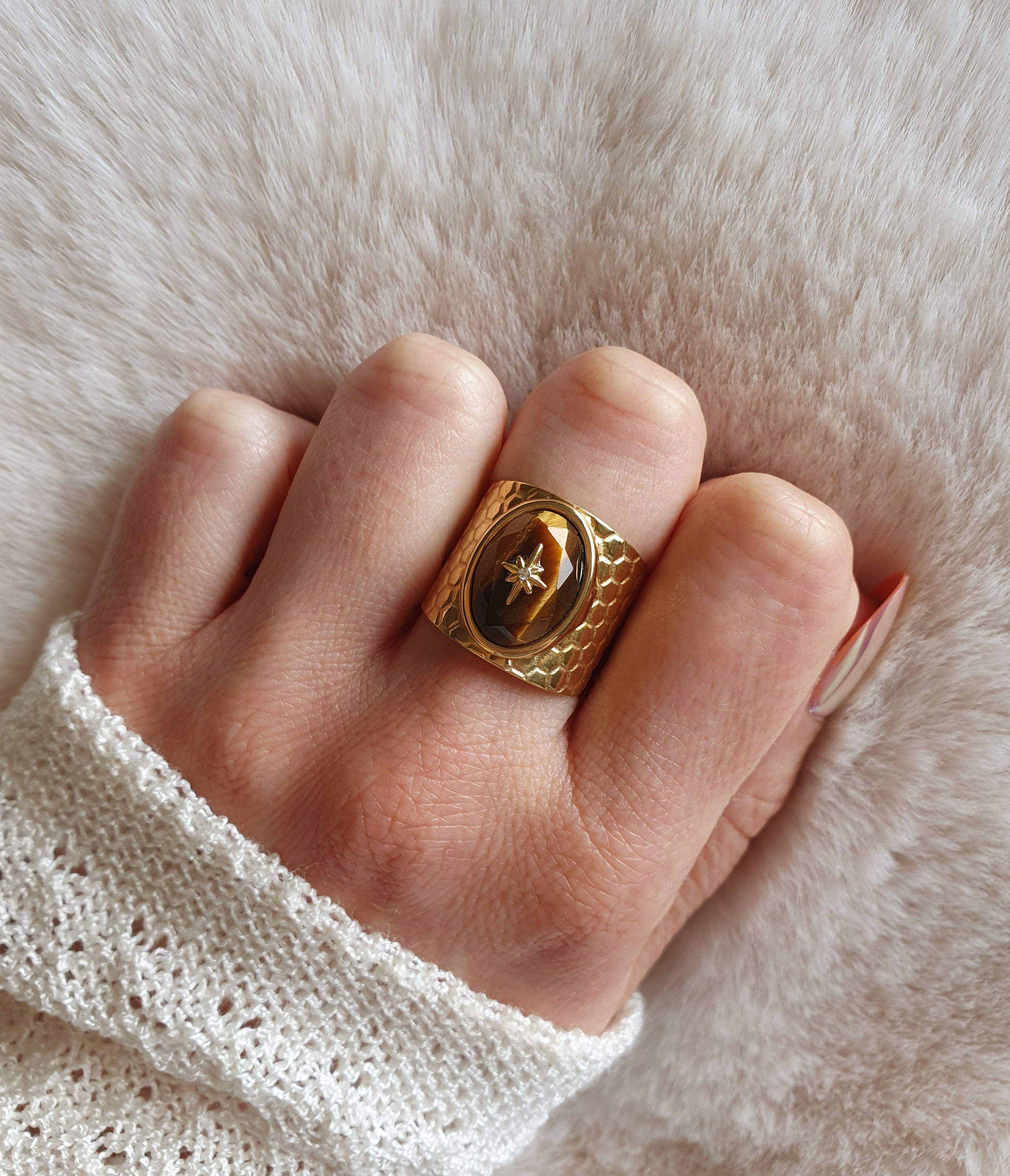 Bague Athena - Bague ajustable en acier inoxydable or, étoile, et pierre naturelle