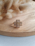 Bague anti-stress trèfle ajustable en acier inoxydable or et strass blancs Micomidy Bijoux
