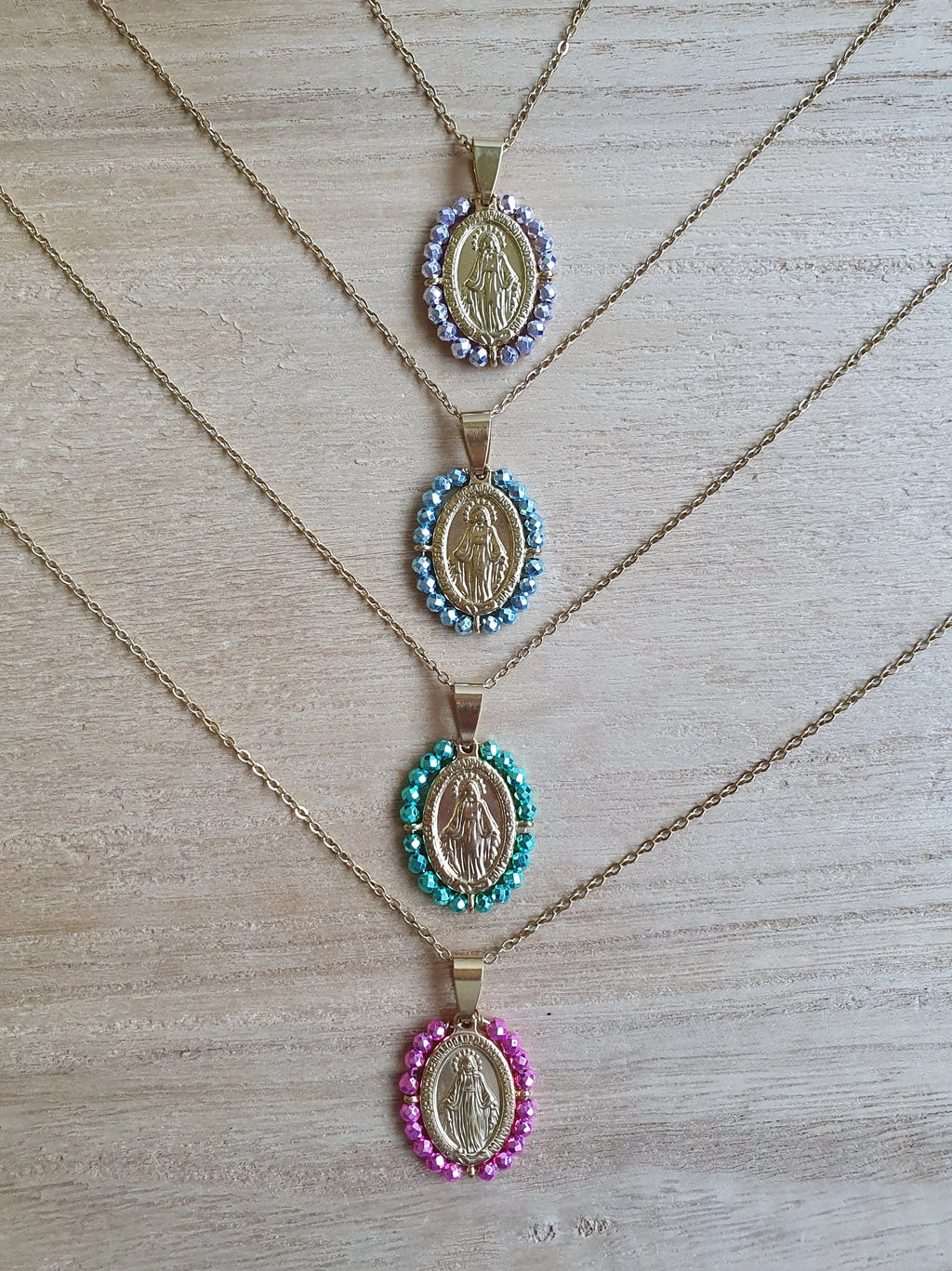 Collier Madone en acier inoxydable doré et perles irisées Micomidy Bijoux