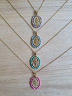 Collier Madone en acier inoxydable doré et perles irisées Micomidy Bijoux