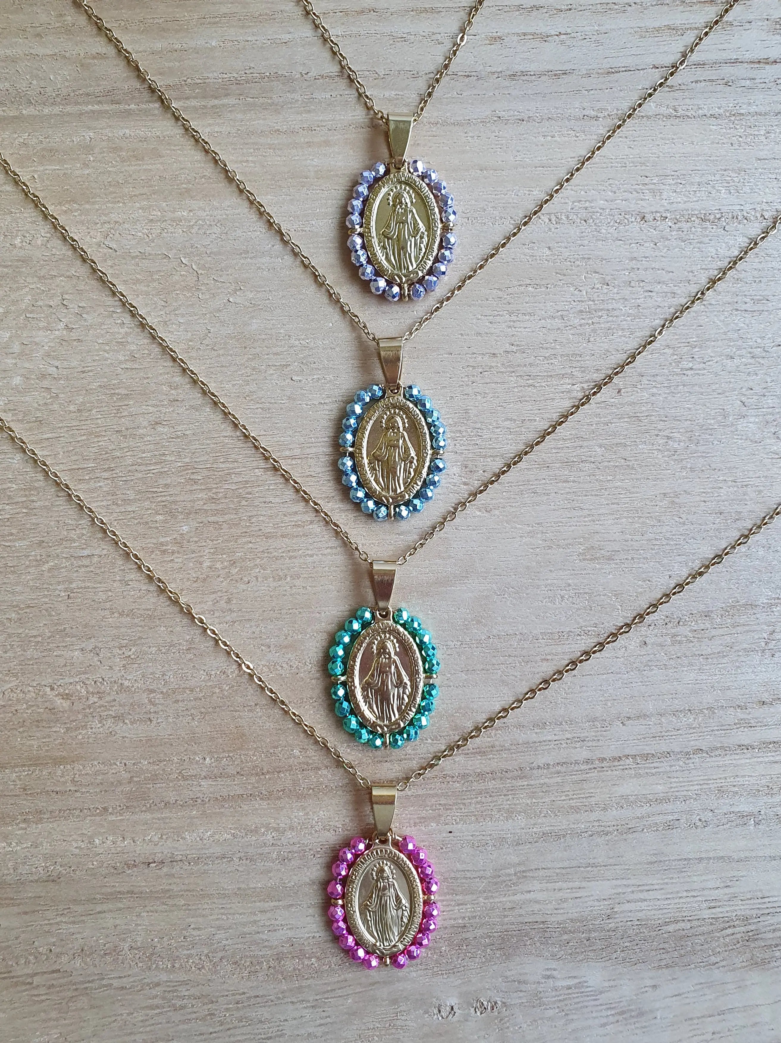 Collier Madone en acier inoxydable doré et perles irisées Micomidy Bijoux